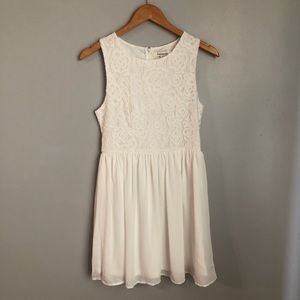 NWT Francesca’s white lace dress